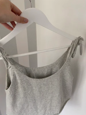 Linne - Somrig linne med tryck. Frakt 43 kr. Använd 1 gång.