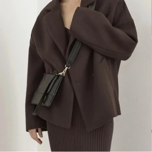 Trendig jacka - Säljer nu denna oanvända jacka från Lindex! Nypris 999kr 😊