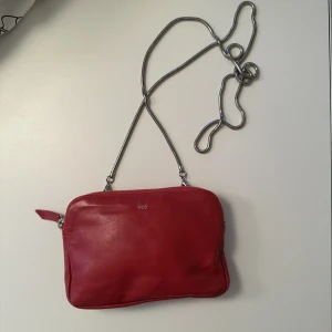 Riktigt skinn väska wos - Säljer denna såå fina väskan i riktigt skinn från wos❤️ endast använd två gånger, bra skick!