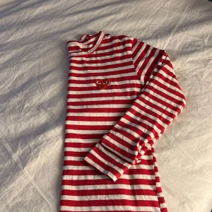 Comme des Garçons tröja  - Randig, hyfsat tunn randig tröja. Storlek xs, liten i storlek. 