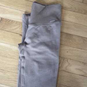 Träningstights Aimn - Båda i storlek xs. 1 par 180, båda för 300