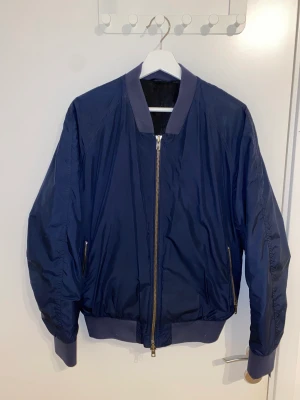 Tiger jacka - Tiger bomberjacka. I bra skick. Kan skicka fler bilder ifall det behövs. Ny pris 2399kr