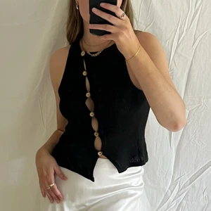 Linne från Asos - Svart Linne från asos, knappt använd! Stl 36, köparen står för frakten :)