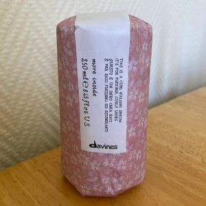 Davines curl building serum 250 - Unused / unopened serum in original packaging. 250ml Ordered few by mistake therefore selling.