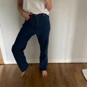 Wrangler Jeans - Wrangler jeans! Sitter snyggt på, lite baggy på mig som vanligtvis är strl 36 i byxor. Är 173 lång