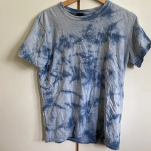 Tie dye tshirt - Tshirt från Urban outfitters, bra skick!