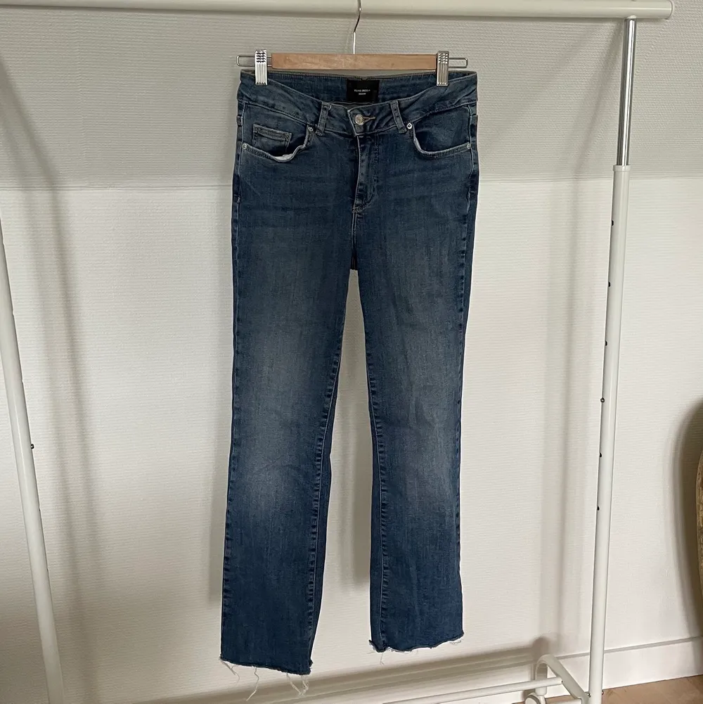 Raka high waist jeans från Vero Moda storlek S/34. Jeans & Byxor.