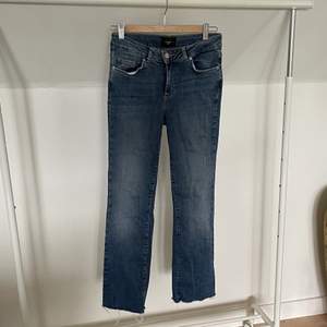Raka high waist jeans från Vero Moda storlek S/34