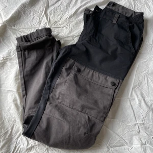 Fritidsbyxor - Fritidsbyxor från engelsons  Fint skick. Storlek 40