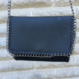 Handväska - Fin handväska, använd fåtal gånger.  Köparen står för frakt, pris kan diskuteras. 