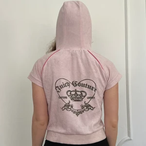 y2k vintage juicy couture sälsynt - y2k vintage juicy couture SÄLSYNT därav högt pris, köptes på 90-talet. storlek: S. möts upp i stockholm eller fraktar 🖤