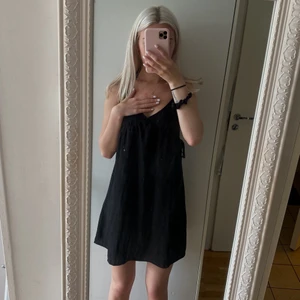 Svart klänning  - 🖤🤍