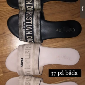 CD likande tofflor Stl 37 på båda - Använda 1 gång ✨ 490kr✨
