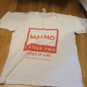 Fruit of the Loom storlek M - Har använt några gånger. Felfri. För kort för mig   Mvh Ahmed