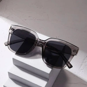 Solglasögon  - Solglasögon från shien