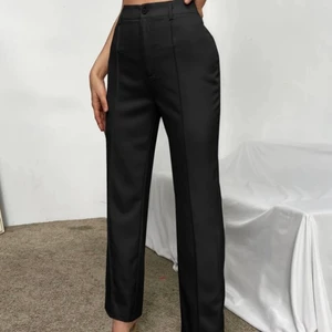 Snygga kostymbyxor  - Jätte nice kostymbyxor, tyvärr var dom lite för korta för mig som är 1.75 men kunde fortfarande använda dom.