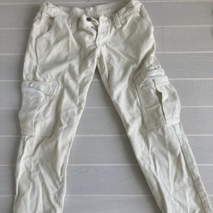 Cargo Pants -Brandy Melville - These cargo pants look brand new, and are very trendy! 