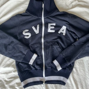 Svea zipp hoodie - Bra skick.  Kanske lite liten för att vara storlek S.