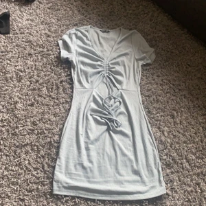 Shein klänning strl M - Aldrig använd pga för liten strl - är en M men skulle mer säga S pga väldigt liten.