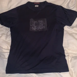 Cp Company T-Shirt Herr - Fin Cp Company T-Shirt i bra skick. Frakt ingår ej, nypris 1000