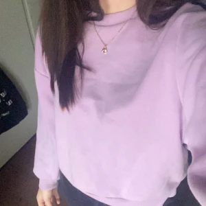 Sweatshirts  - Lila sweatshirt från Gina tricot💗