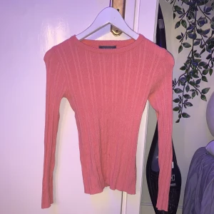 Långärmad tröja - Jättegullig långärmad tröja från primark som ja inte använder så mycket längre men som är så söt💕