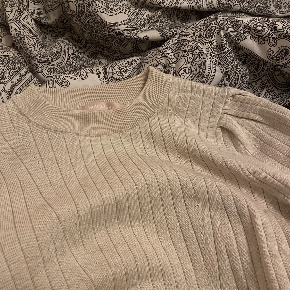 Söt tröja med puffärm - 90