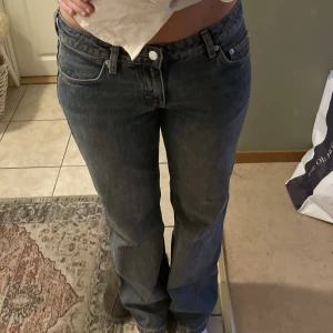 Lågmidjade jeans - Weekday arrow jeans, inte säker på att jag vill sälja ( knappt använda )