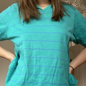 Turkos tröja - Snygg tröja som inte kmr till användning🌟