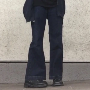 Marinblå jeans! - Marinblå jeans från Carin Wester i fint skick. Har en fin passform och jag älskar dom flitigt, även om jag växt ur dom :( Men det syns inte! Passar alla stilar <3