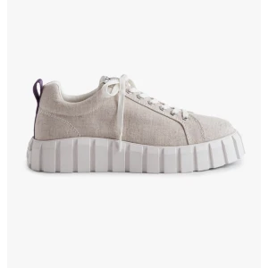 Eytys odessa - Säljer mina limited edition eytys skor!!! Har haft dessa sedan september och är varsamt använda. Denna sko är limited edition och såldes bara i somras!💗☺️ Skolåda och kvitto finns kan även tänka mig att bytta dessa mot odessa i svart mocka!