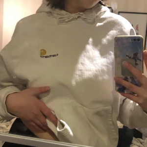 Beige Carhartt Hoodie - denna carhartt hoodie är i princip i nyskick! föreslå gärna pris! vill ha bort!