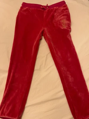 Juicy sett  - Säljer/byter juicy sett fint skick o byter mot lite allt❤️ buda! Betalning sker via Swish  