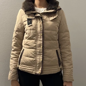 Jacka  - Jätte värmt och fint jacka 