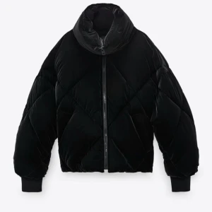 PUFFER JACKA ZARA  - Puffar jacka från zara. Oversize passform . Använd lite. Storlek s/m. Superfint skick. 