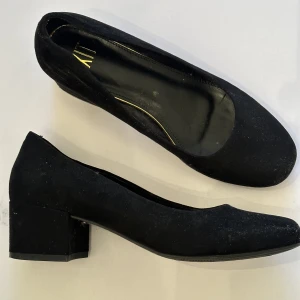 Ballerina med klack - Använda några gånger, men passar inte längre