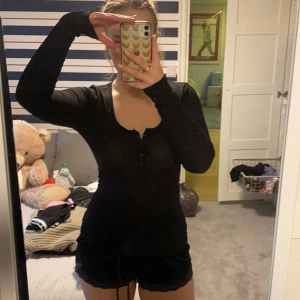 Farfarströja svart - Fin tröja med knappar, fint skick