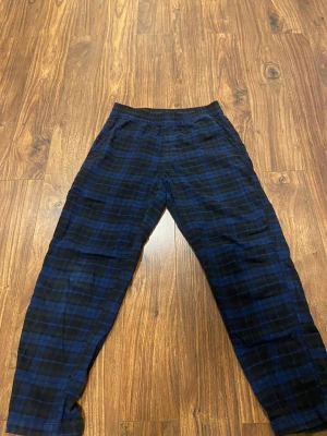 Pjamas byxor  - Säljer mina pjamas byxor dom är inte tvättade på bilden men kommer tvätta och stryka innan jag ger dom