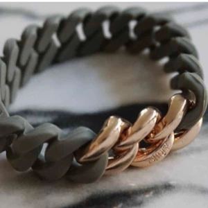 The rubz armband  - The Rubz armband, nyskick. Köparen står för frakten. Nypris 499:-