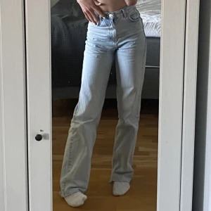 Jeans i fint skick från Gina  - Jeans från Gina i storlek 32 fint skick inte använda mycket, nypris 600kr mitt pris 300kr