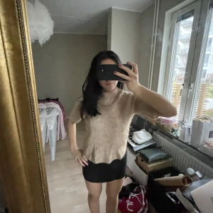 Stickade kortärmade  - Säljer denna jättefina stickade t-shirten från Carin Wester!🤩🤩