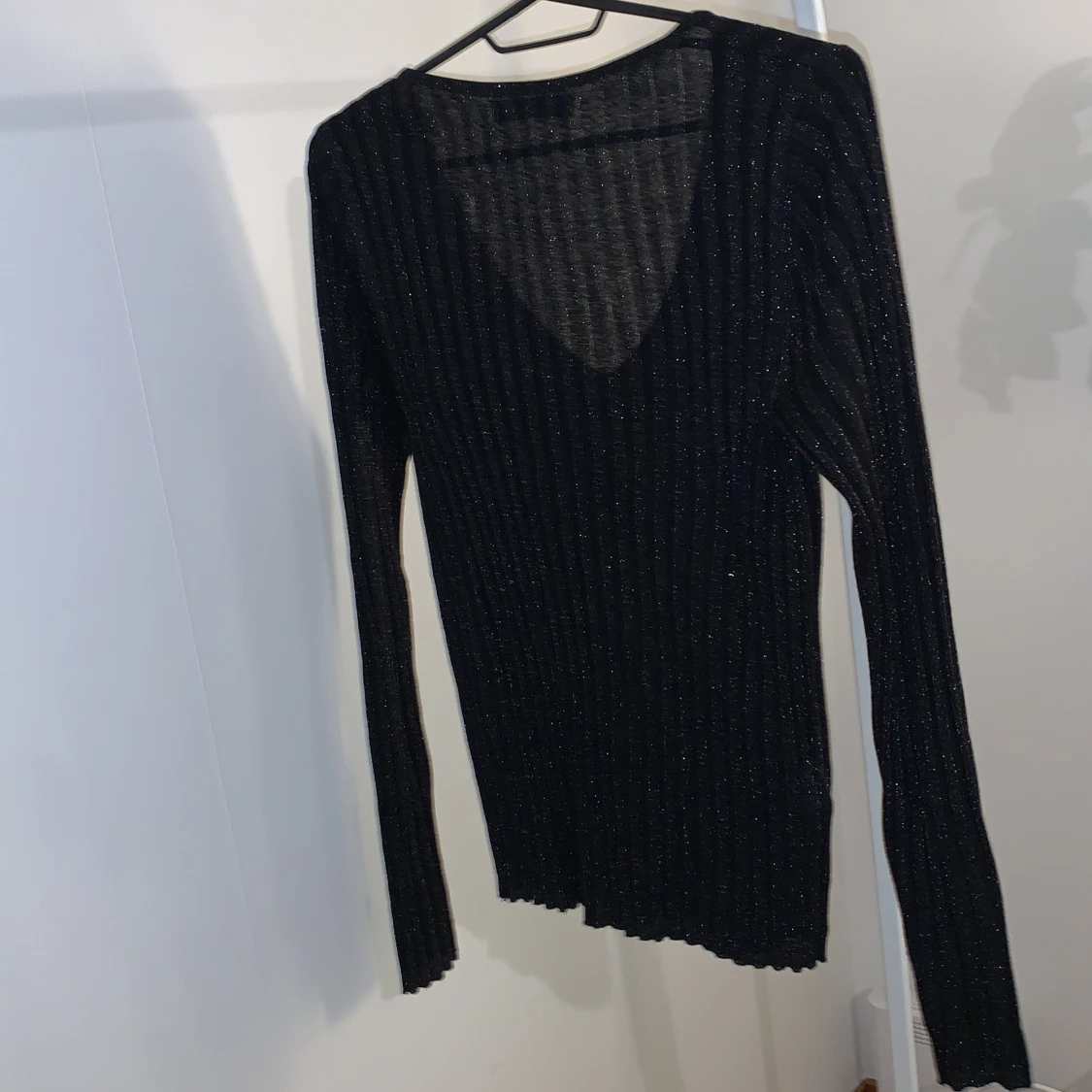 Festlig top i svart (storlek S) - 90