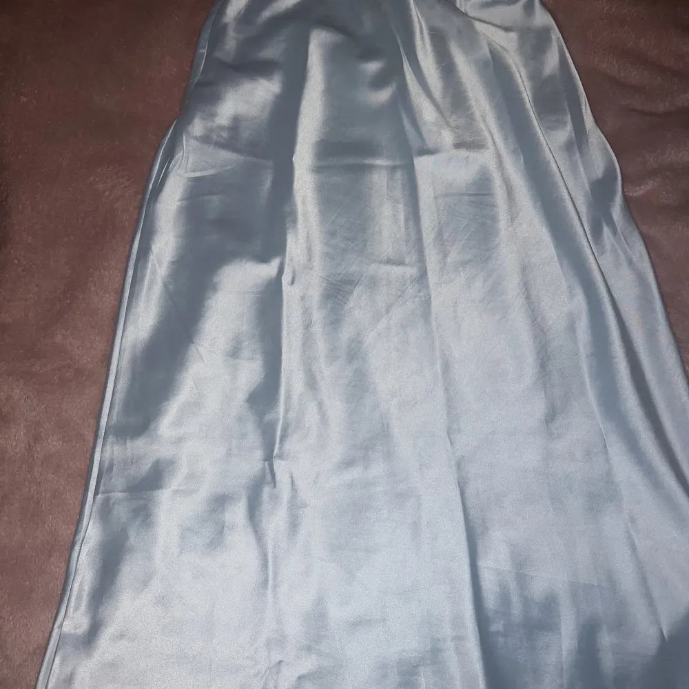 Ljusblå Satin kjol från chiquelle. Kjolar.