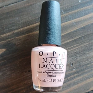 OPI NAGELLACK - knappt använd. Jättefin färg. "DULCE DE LECHE" köparen betalar frakt 
