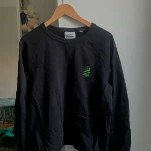 Cheapmonday sweatshirt strl L  - Sweatshirt från cheapmonday i storlek L, bra skick!