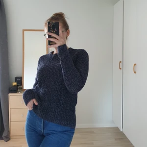 Stickad tröja - Stickad tröja. Tjockare gosig stickad tröja. S men passar även M