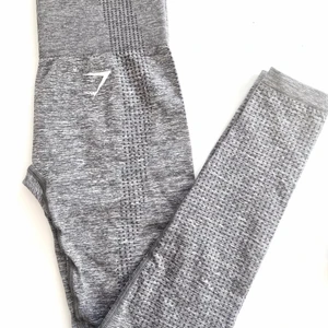 GYMSHARK VITAL SEAMLESS LJUSGRÅ🤍 Strl XS - GYMSHARK VITAL SEAMLESS LJUSGRÅ🤍 Strl XS.                Helt oanvända, endast testade. Nyskick. Slutsålda i butik.  Nypris 499.00 SEK Färg: Smokey Grey Marl                             