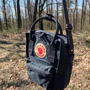 Svart Kånken Sling - Säljer då jag fick två stycken likadana i julklapp😳