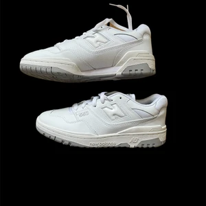 New balance 550 - Skit snygga, helt nya och oanvända New balance 550. Bevis för äkthet är en självklarhet att man vill ha så det är bara att skriva till mig!! Pris går att diskutera och jag möter gärna upp i Stockholm eller så får köparen stå för frakten:))