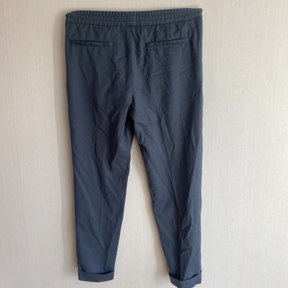 FILIPPA K - Terry Gabardine Cropped Pants i blå💙   Endast använda vid få tillfällen💫.  (Sömmarna vid ankeln är inte uppsprättade)✅. Jeans & Byxor.